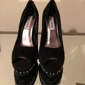 New pair of Steve Madden Pumps